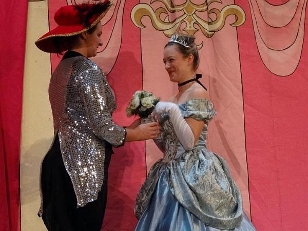 Hard to keep a straight face!.JPG -                                